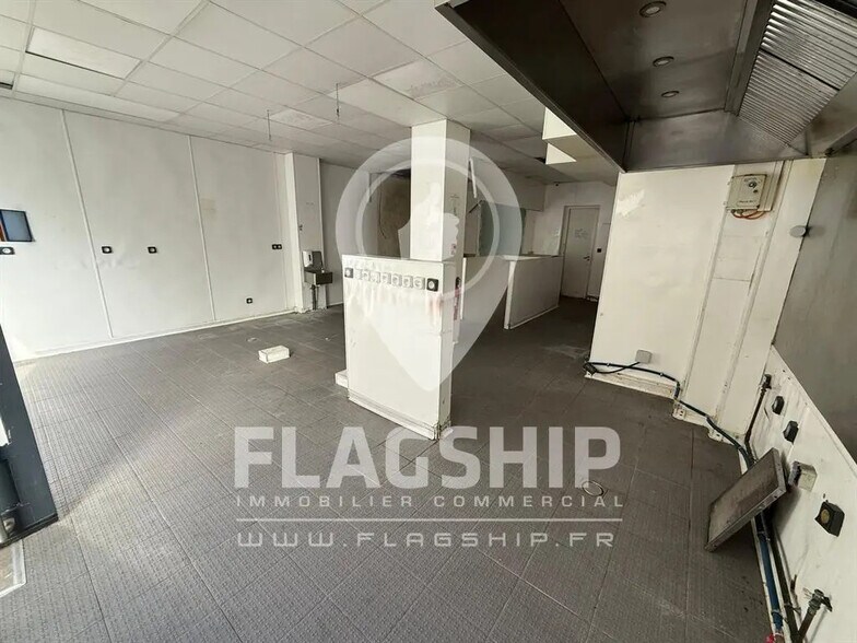 Retail in Paris for lease - Interior Photo - Image 1 of 5
