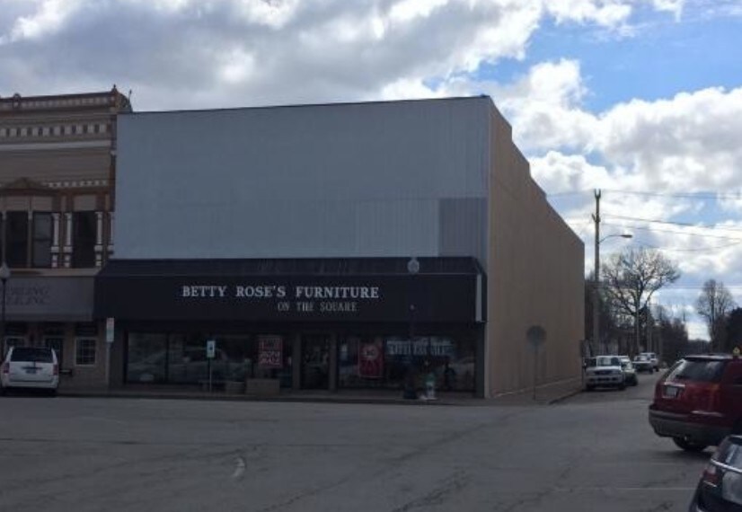 122 W Market St, Taylorville, IL 62568