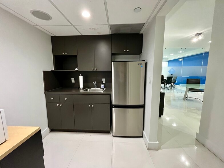 2030 S Douglas Rd, Coral Gables, FL for sale - Interior Photo - Image 2 of 18