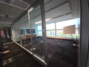 5500 N Service Rd, Burlington, ON for lease Interior Photo- Image 2 of 10