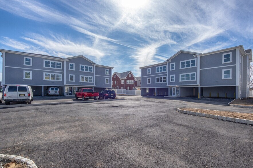 111 Monroe St, Garfield, NJ 07026