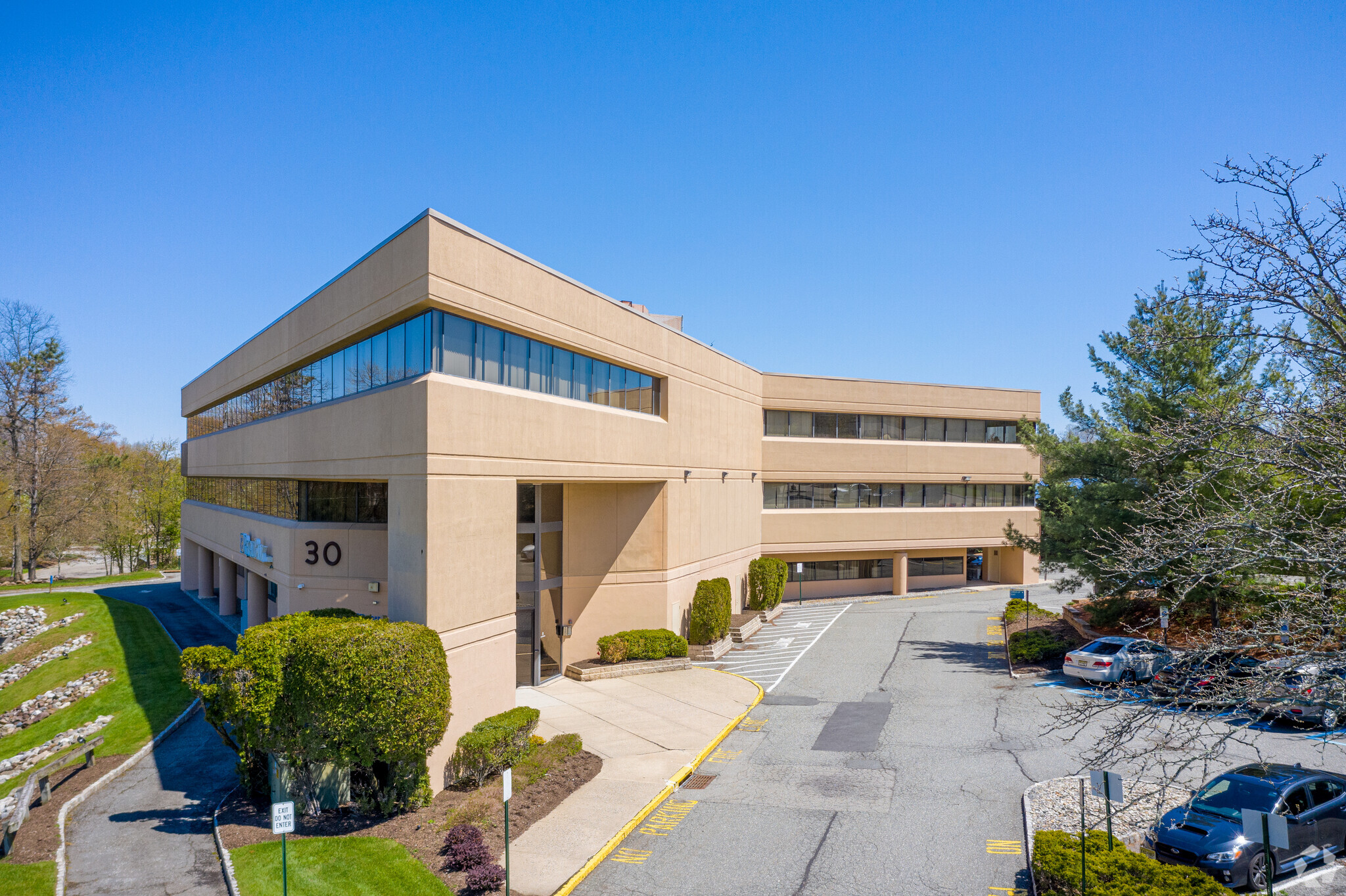 30 Columbia Tpke, Florham Park, NJ for lease Primary Photo- Image 1 of 6