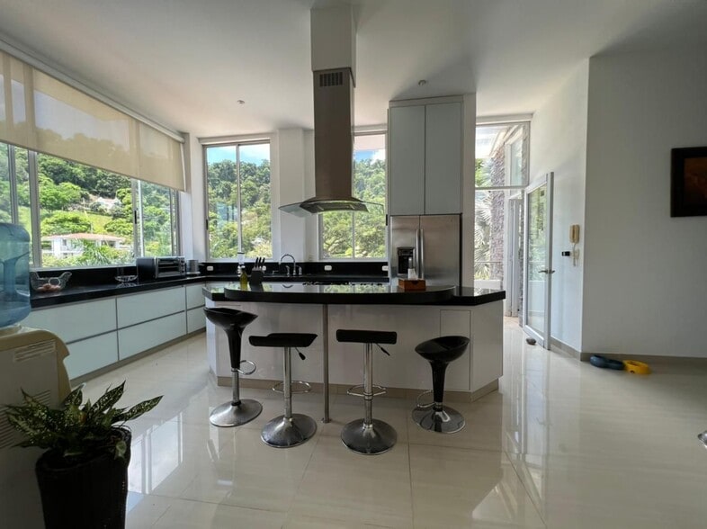 Specialty in ANAPOIMA for sale - Interior Photo - Image 2 of 13