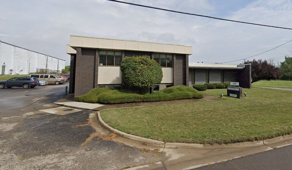 3307 E Kilgore Rd, Portage, MI 49002