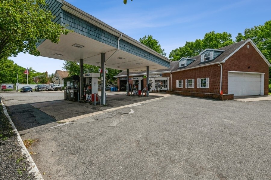 99 Middlesex Ave, Metuchen, NJ 08840