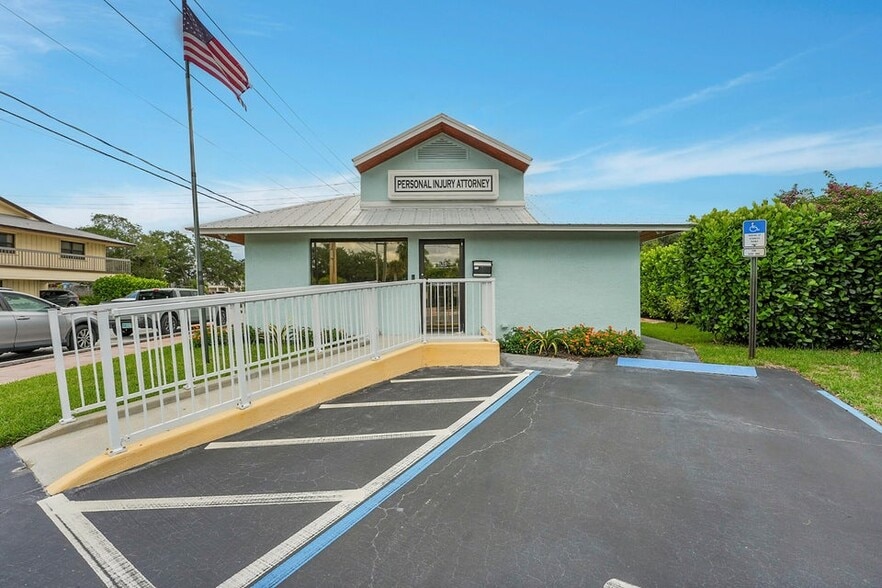 101 SE Martin Luther King Jr Blvd, Stuart, FL for sale - Building Photo - Image 1 of 34