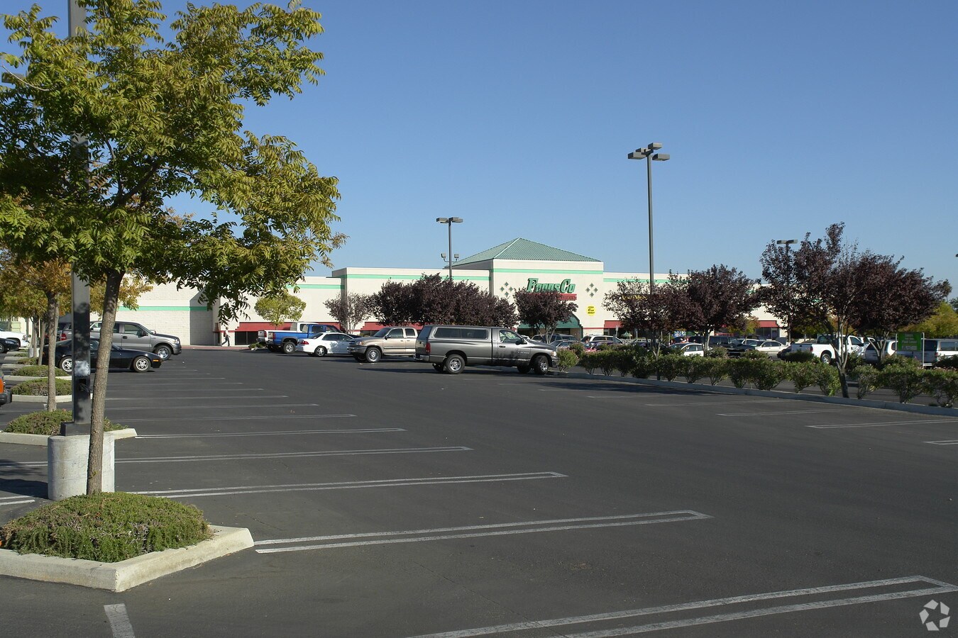 2505 Haley St, Bakersfield, CA 93305 Retail for Lease