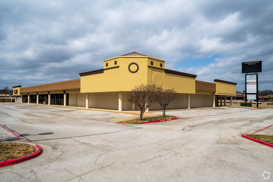 1704 S Cherry Ln, Fort Worth, TX for lease - Primary Photo - Image 1 of 2