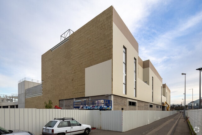 Location Local d'activités 1 219 m² à 12 532 m²