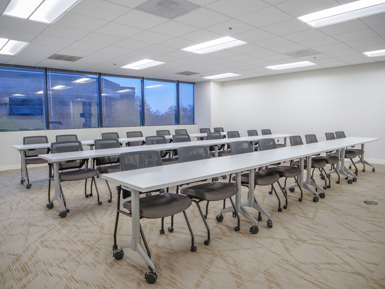 18333 Preston Rd, Dallas, TX for lease - Interior Photo - Image 3 of 9