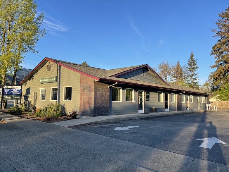 725 NE 7th St, Grants Pass, OR for sale - Primary Photo - Image 1 of 7