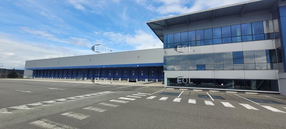 Industrial in Étupes for lease - Building Photo - Image 2 of 7