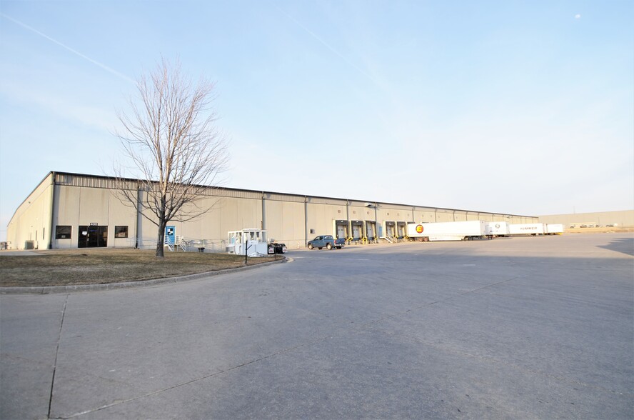 400 49th Avenue Dr SW, Cedar Rapids, IA for lease - Building Photo - Image 1 of 2