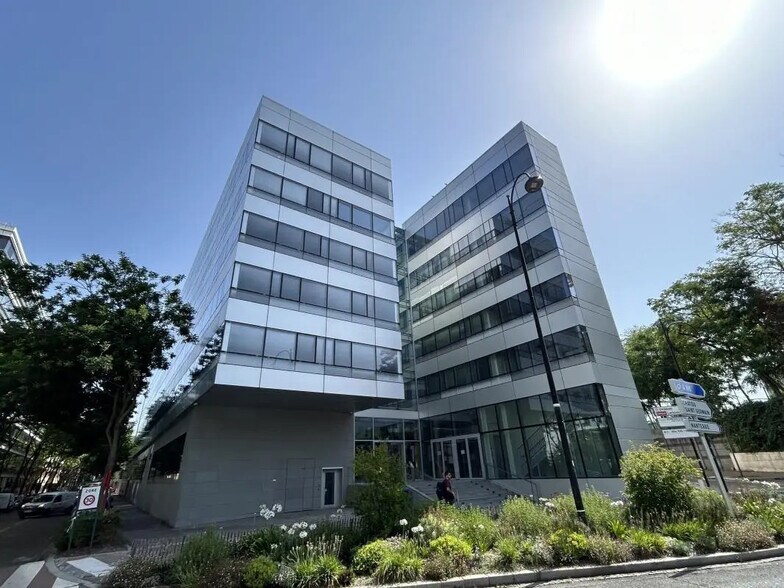 1 Place Renault, Rueil-Malmaison for lease - Building Photo - Image 2 of 14