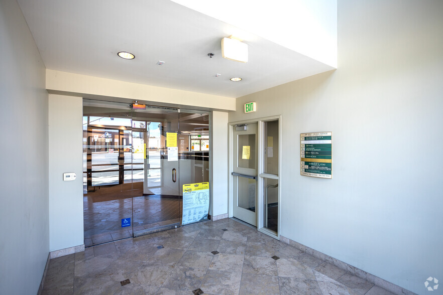 300 W Grand Ave, Escondido, CA for sale - Lobby - Image 3 of 7