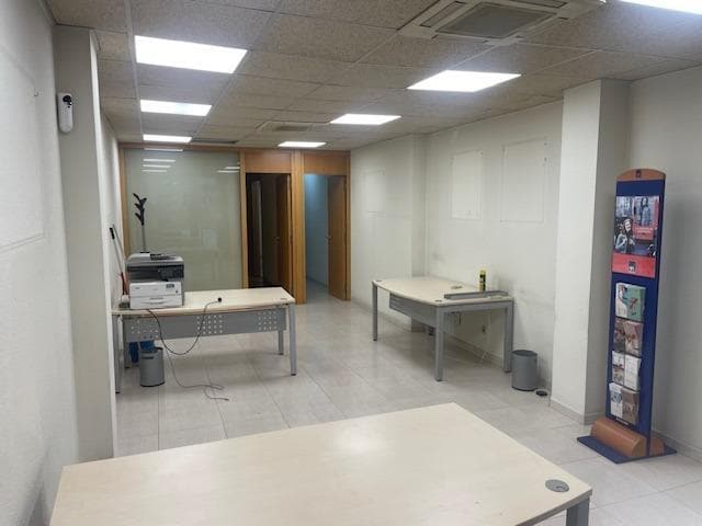 Office/Retail in Barcelona, Barcelona for lease Interior Photo- Image 1 of 7