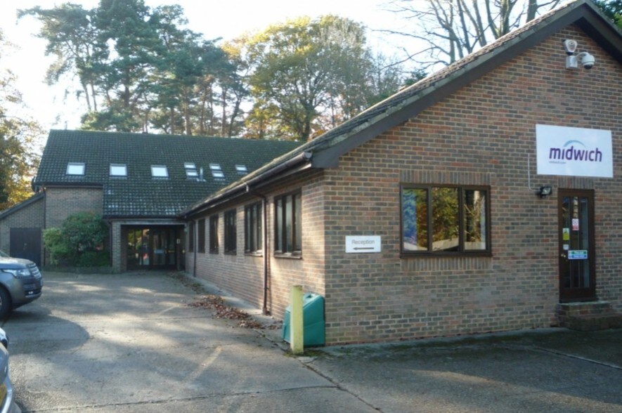 Pinehill Rd, Crowthorne, RG45 7JD