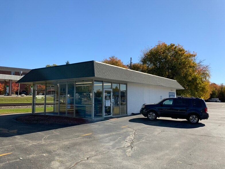 13405 Watertown Plank Rd, Elm Grove, WI for sale - Primary Photo - Image 1 of 1