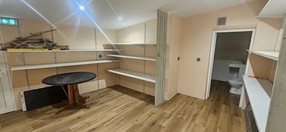 Retail in Antibes for lease - Interior Photo - Image 3 of 4