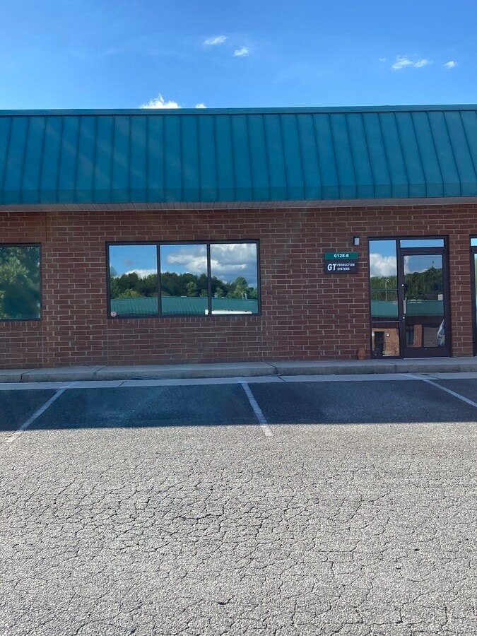 6128 Brookshire Blvd, Charlotte, NC 28216