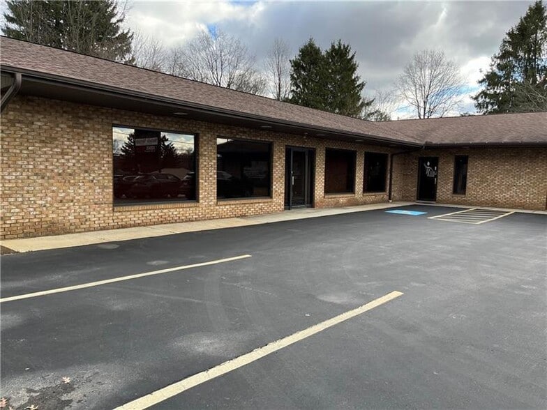 2921 Leechburg Rd, Lower Burrell, PA for lease - Building Photo - Image 1 of 1