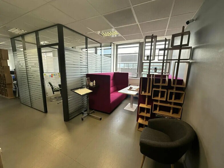 Office in Bezannes for lease - Building Photo - Image 2 of 12