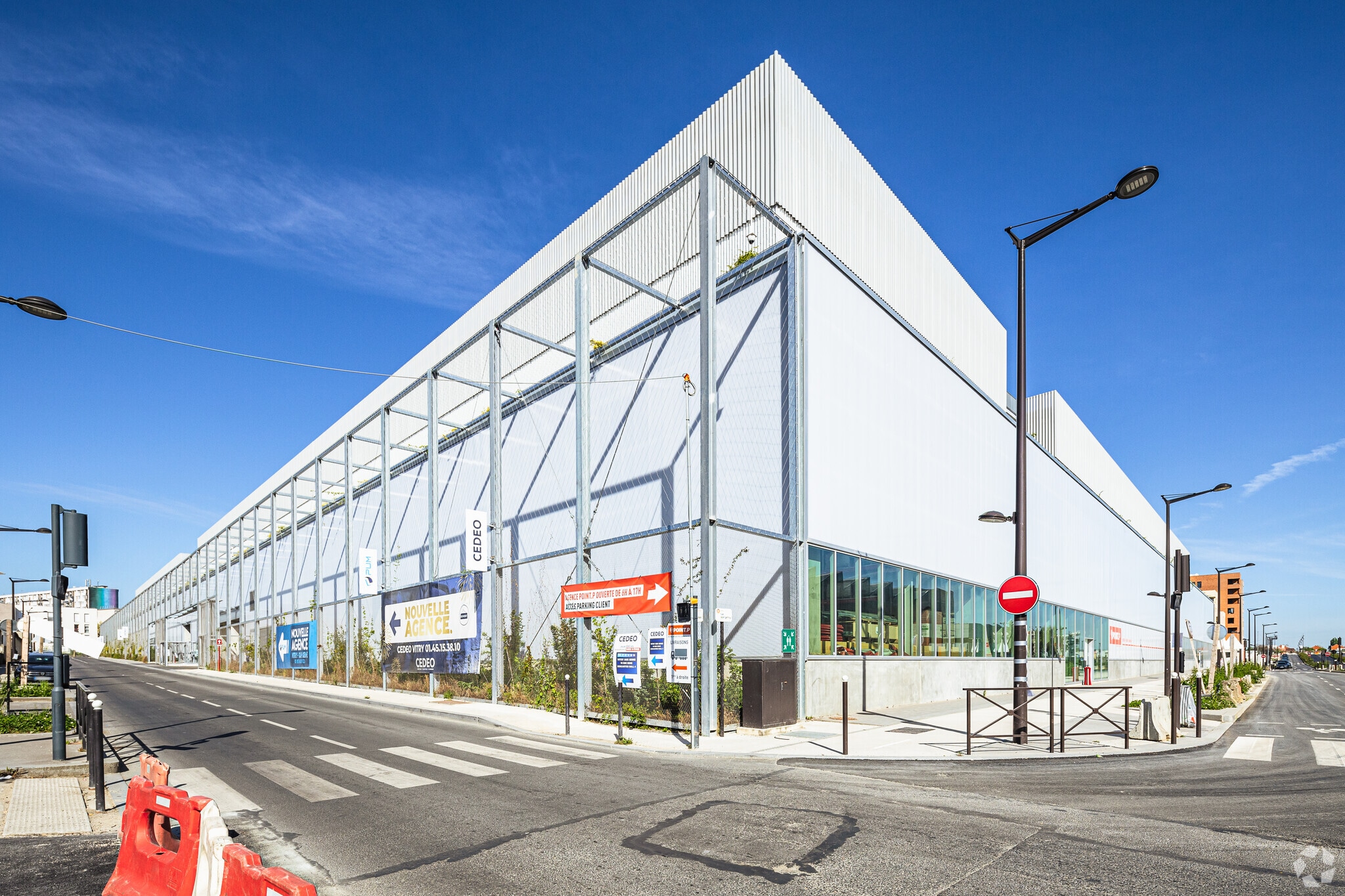 Industrial in Vitry-sur-Seine for lease Primary Photo- Image 1 of 4