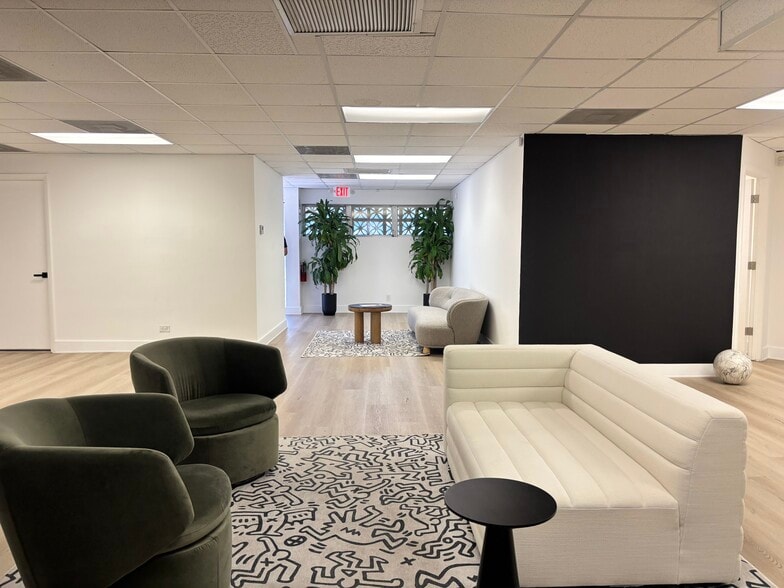 901 NE 79th St, Miami, FL for lease - Building Photo - Image 2 of 8