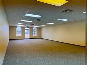 300 Jonestown Rd, Winston-Salem, NC for lease Building Photo- Image 2 of 4