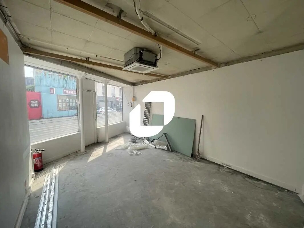 Office in Ivry-sur-Seine for sale Building Photo- Image 1 of 8