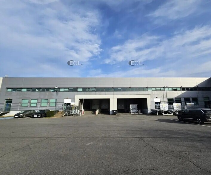 Flex in Ivry-sur-Seine for lease - Building Photo - Image 1 of 12
