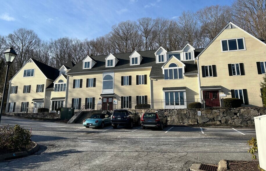 23 Hubbard Rd, Wilton, CT for sale - Primary Photo - Image 3 of 24