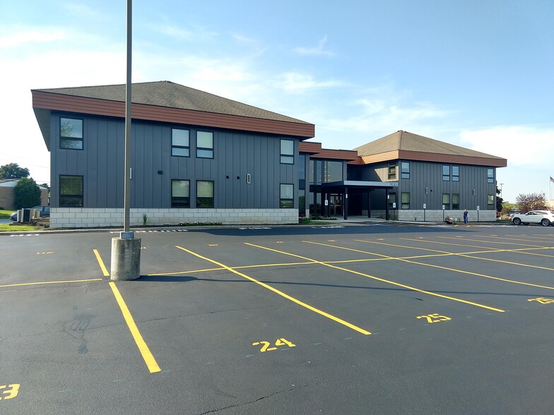 200 & 300 White Spruce Blvd portfolio of 2 properties for sale on LoopNet.com - Building Photo - Image 2 of 5