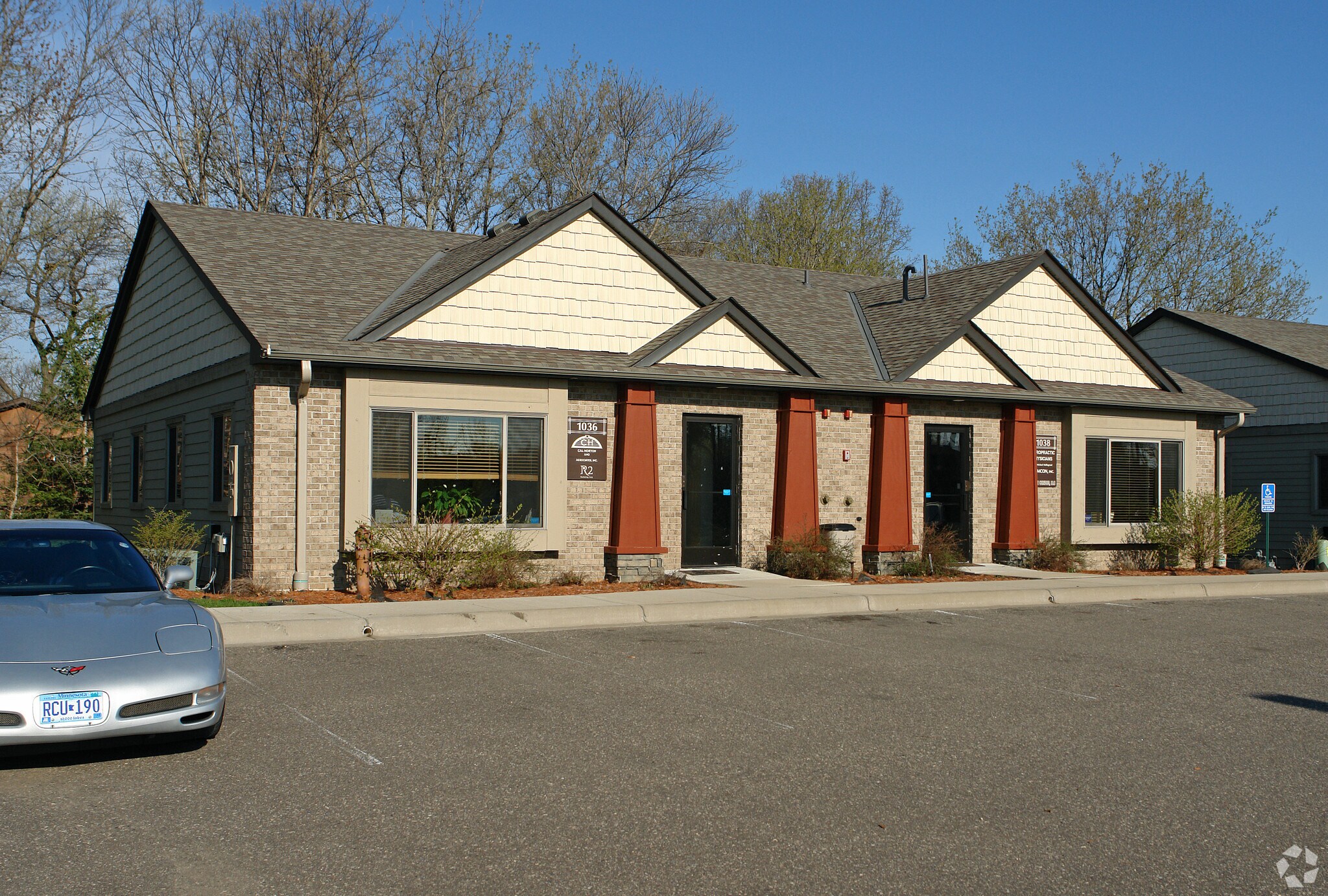 1036-1038 Centerville Cir, Vadnais Heights, MN for sale Primary Photo- Image 1 of 1