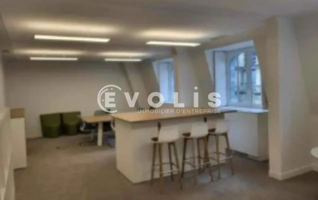 Office in Paris for lease Building Photo- Image 1 of 4