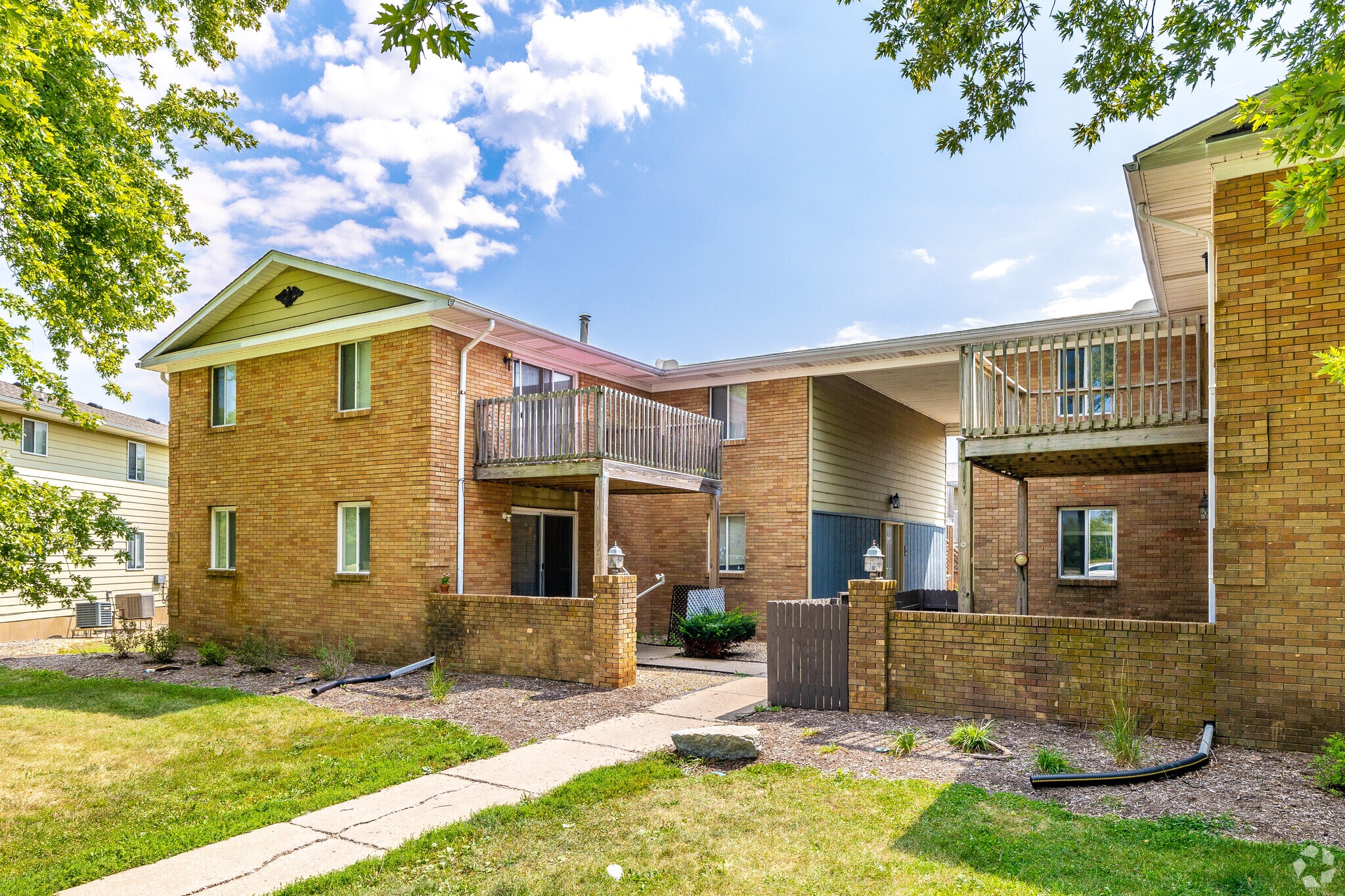 73 Manor Dr, Park View, IA for sale Primary Photo- Image 1 of 10
