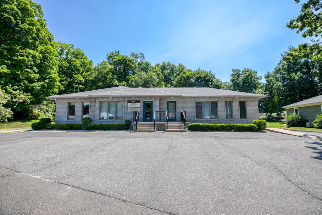 592 Center St, Ludlow, MA for sale Primary Photo- Image 1 of 1