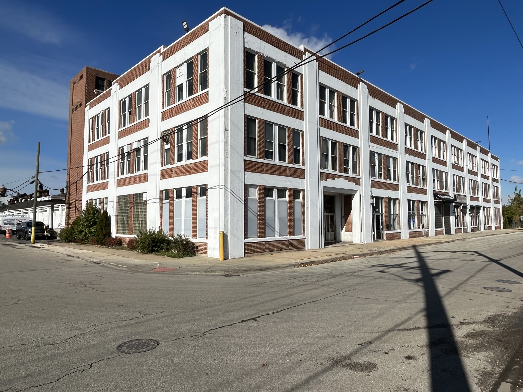 6546-6558 S Menard Ave, Bedford Park, IL for lease Building Photo- Image 1 of 2