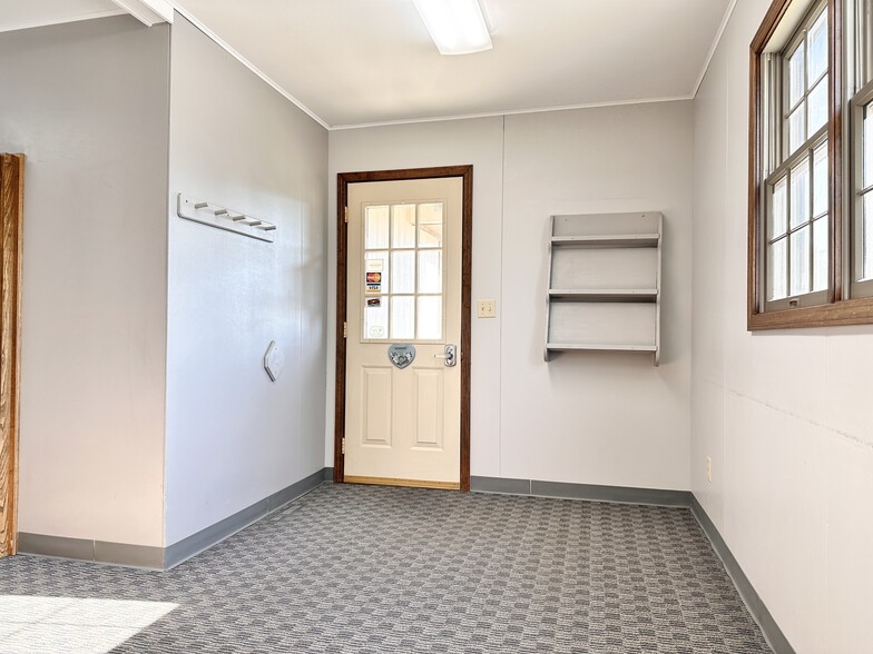 152 E 8th St, Trenton, MO for sale - Lobby - Image 3 of 20