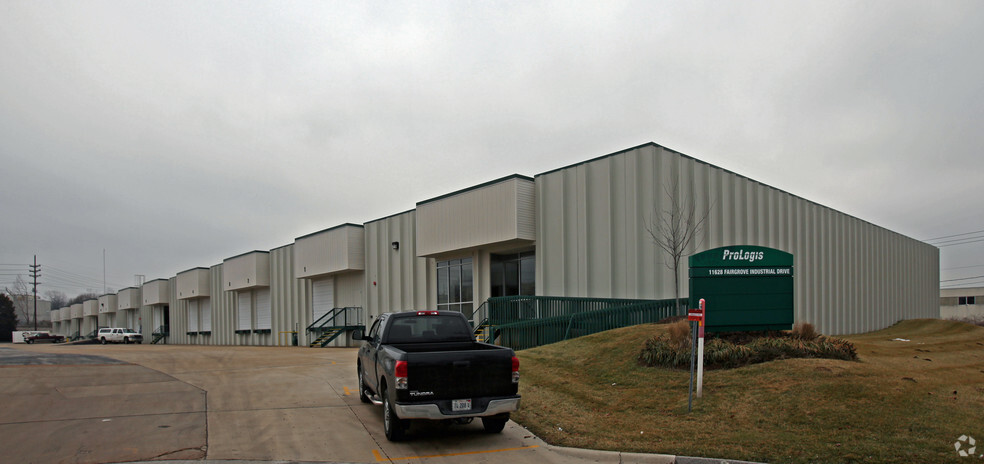 11608-11628 Fairgrove Industrial Dr, Maryland Heights, MO for lease - Building Photo - Image 2 of 5