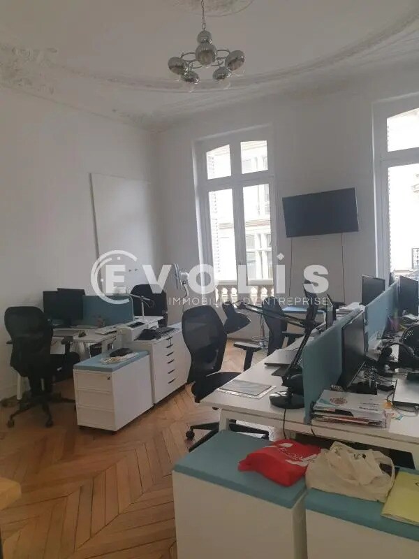 Office in Paris for lease Interior Photo- Image 1 of 6