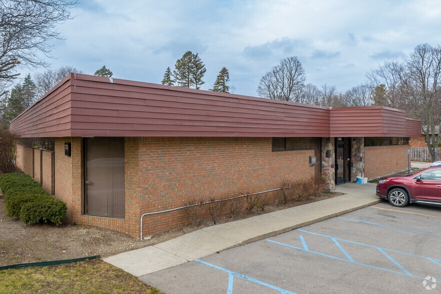 33730 Freedom Rd, Farmington Hills, MI 48335