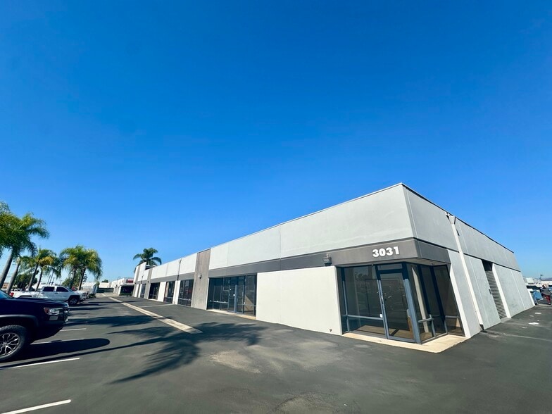 3031 E Coronado St, Anaheim, CA for lease - Building Photo - Image 3 of 5