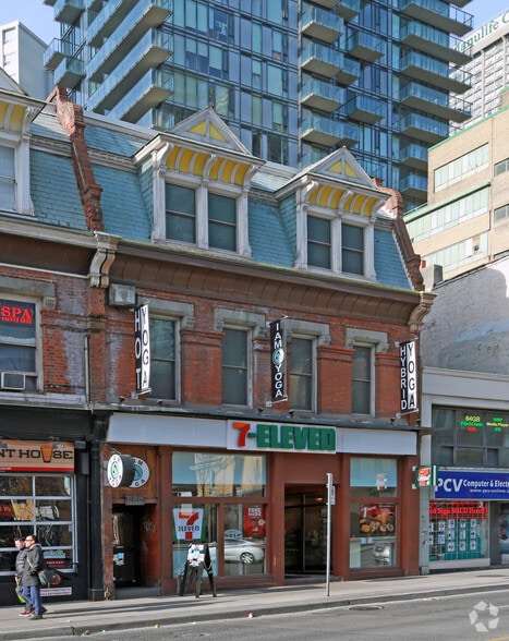 680 Yonge St, Toronto, ON for sale - Primary Photo - Image 1 of 1
