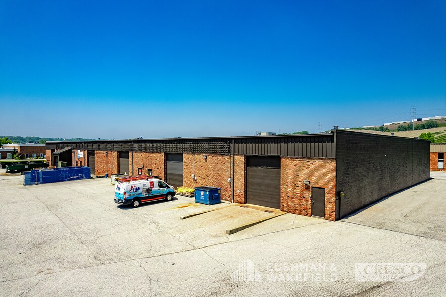 6111 Carey Dr, Valley View, OH for sale - Building Photo - Image 2 of 9