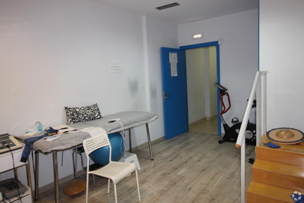 Madrid, MAD 28002 - Unit Puerta L4, Esc. 1 -  - Interior Photo - Image 1 of 8