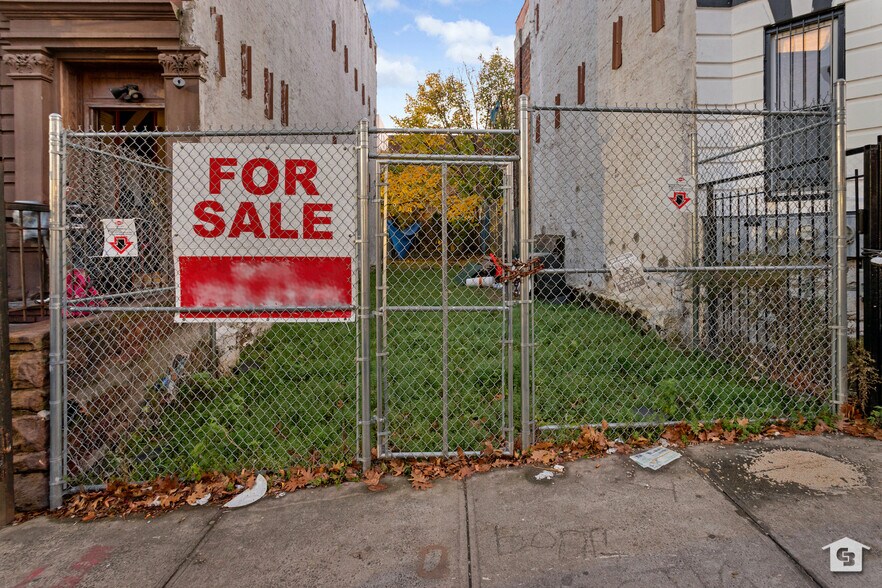 864 E 164th St, Bronx, NY for sale - Primary Photo - Image 1 of 1
