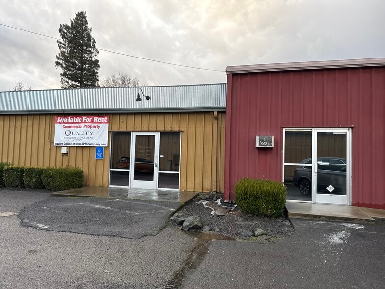 2728 W Main St, Medford, OR for lease - Building Photo - Image 2 of 11