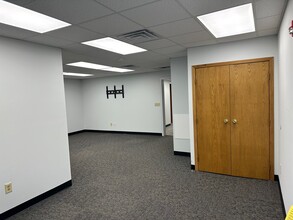 1300 Research Park Dr, Beavercreek, OH for lease Interior Photo- Image 1 of 8