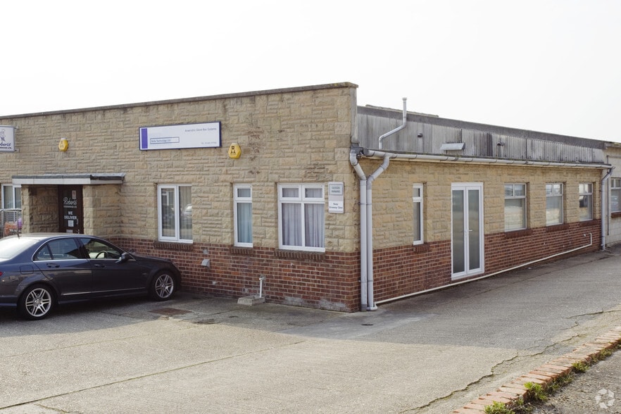 17-17B Cambridge Rd, Weymouth for sale - Primary Photo - Image 1 of 1